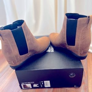 SOREL *BRAND NEW* Women Booties that will go with every color attire!